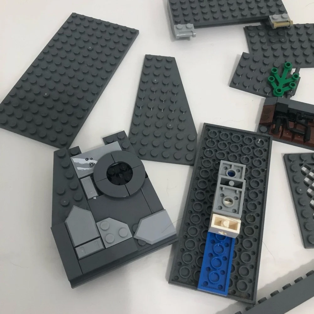 Lego mixed pieces lot 8.9 ounces of Lego bricks random grey bases sku‎ 8